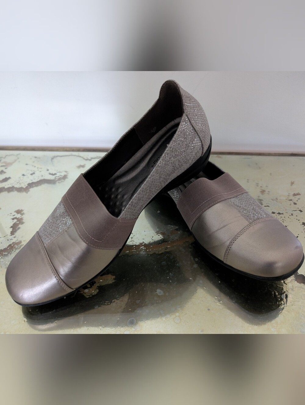 Wanderlust Women's Size 10 Flats Neutral Taupe Comfort Shoes
